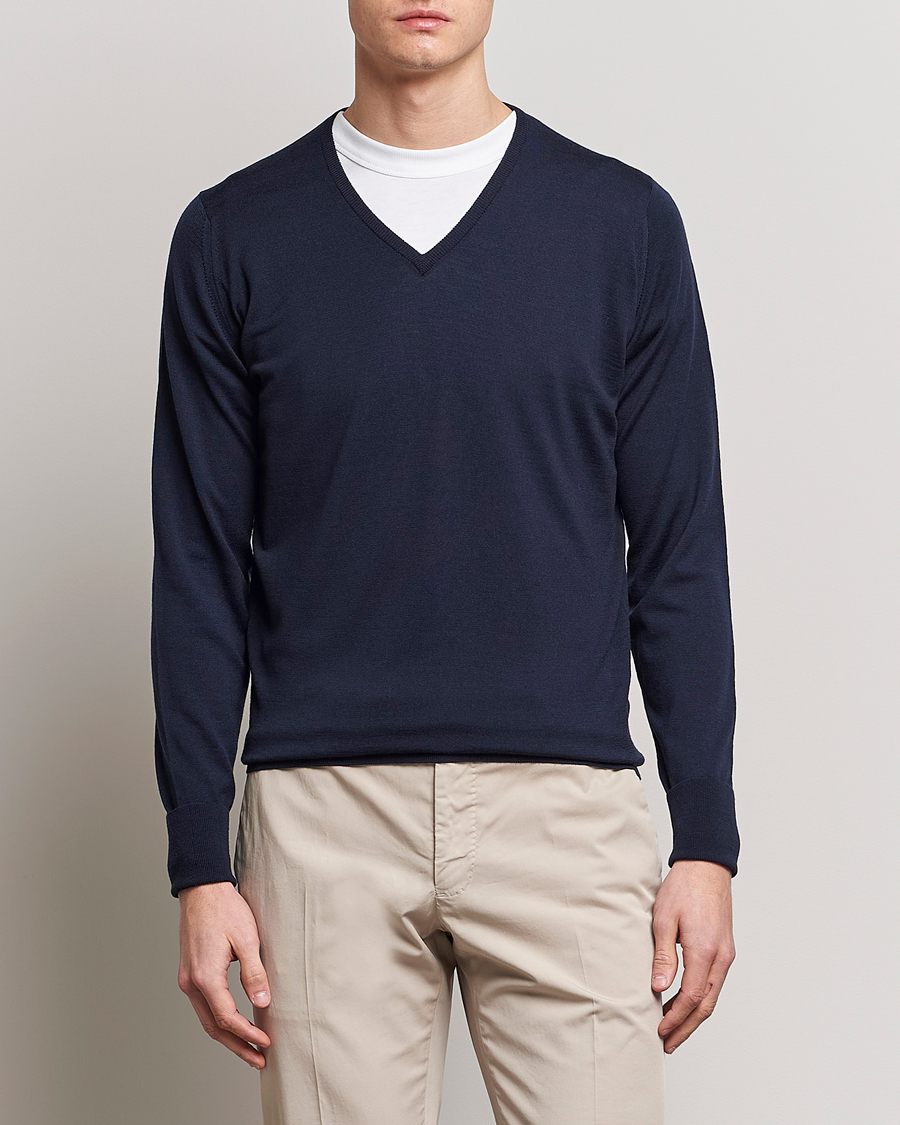 Herre |  | John Smedley | Bobby Extra Fine Merino V-Neck Pullover Midnight