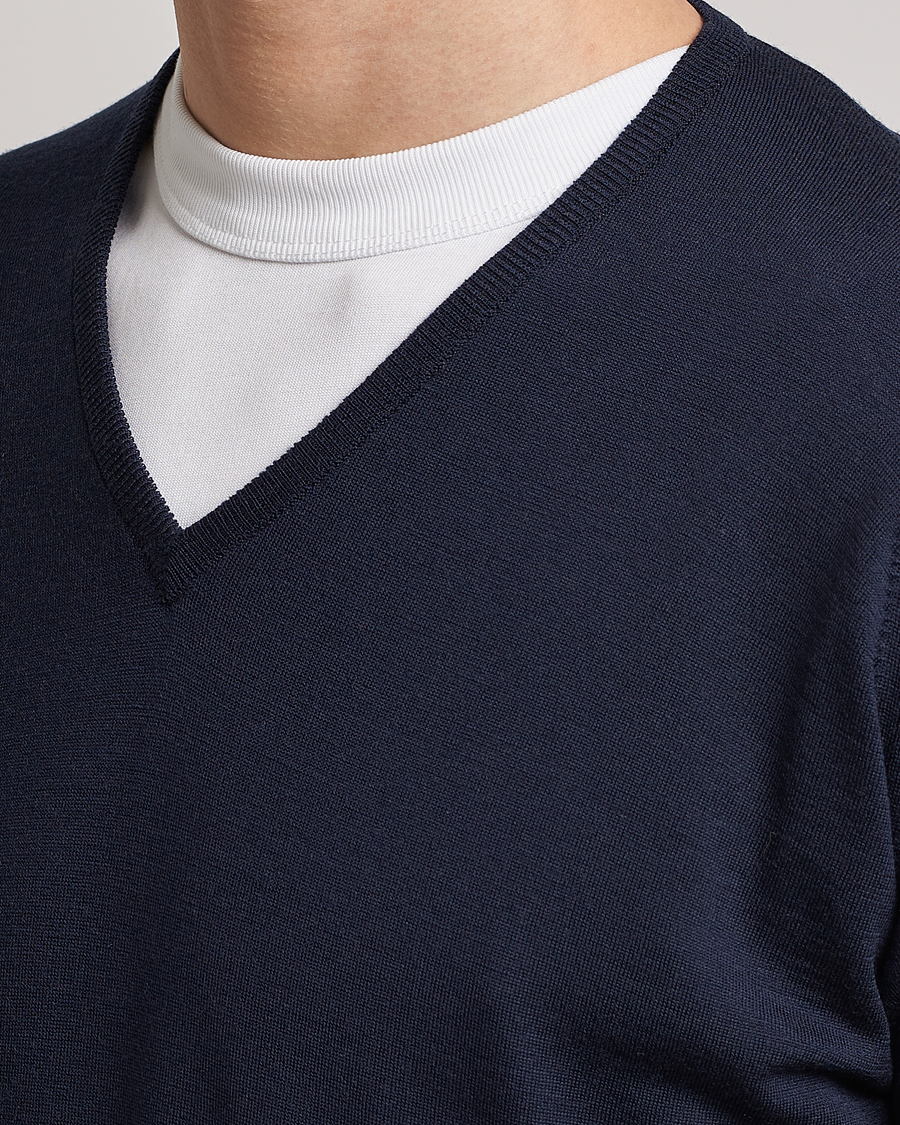 Herre | Gensere | John Smedley | Bobby Extra Fine Merino V-Neck Pullover Midnight
