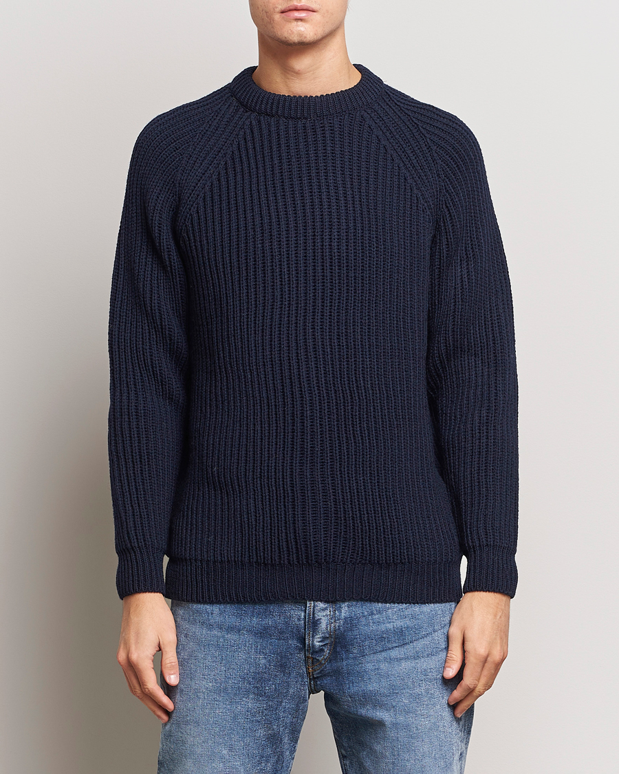 Herre | Gensere | Gloverall | Fisherman Rib Chunky Wool Crew Navy