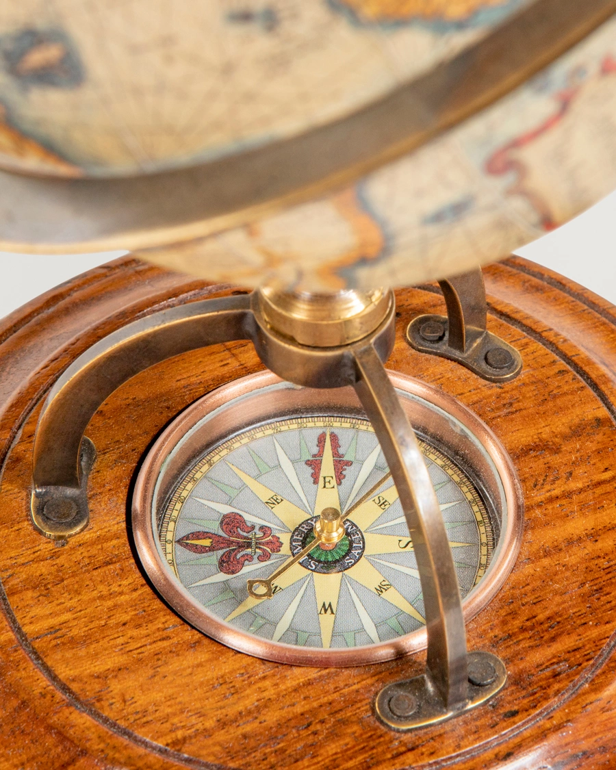 Herre | Pyntegjenstander | Authentic Models | Terrestrial Globe With Compass