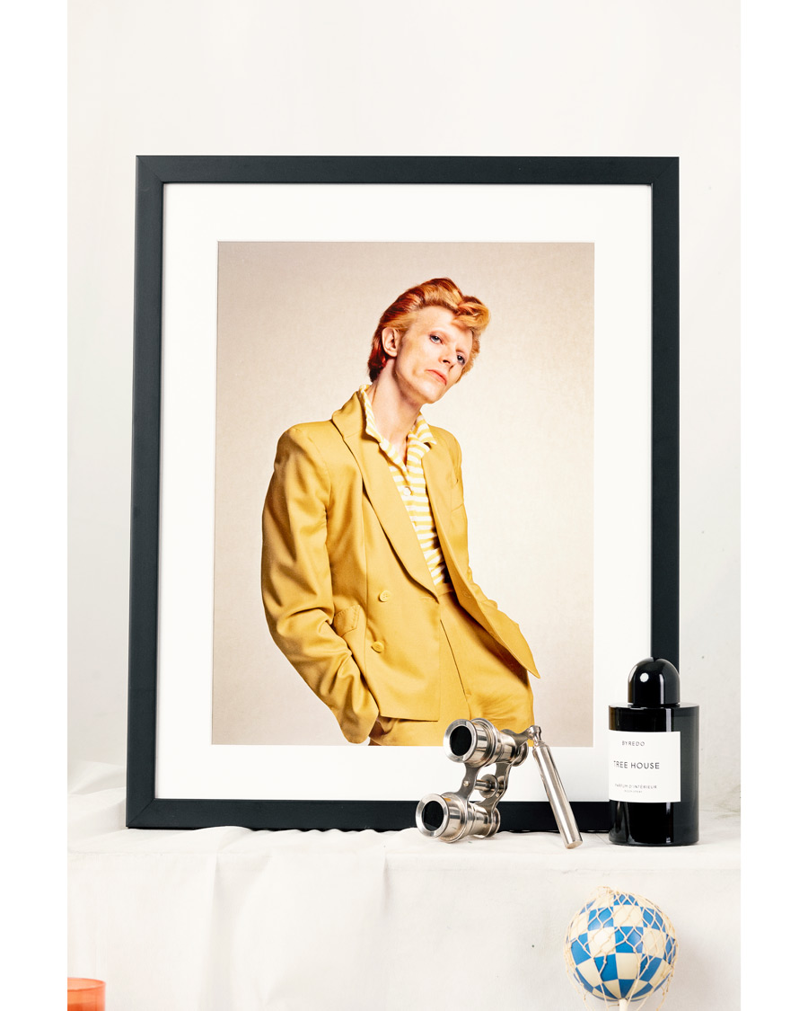Herre | Til hjemmet | Sonic Editions | Framed David Bowie In Yellow Suit 