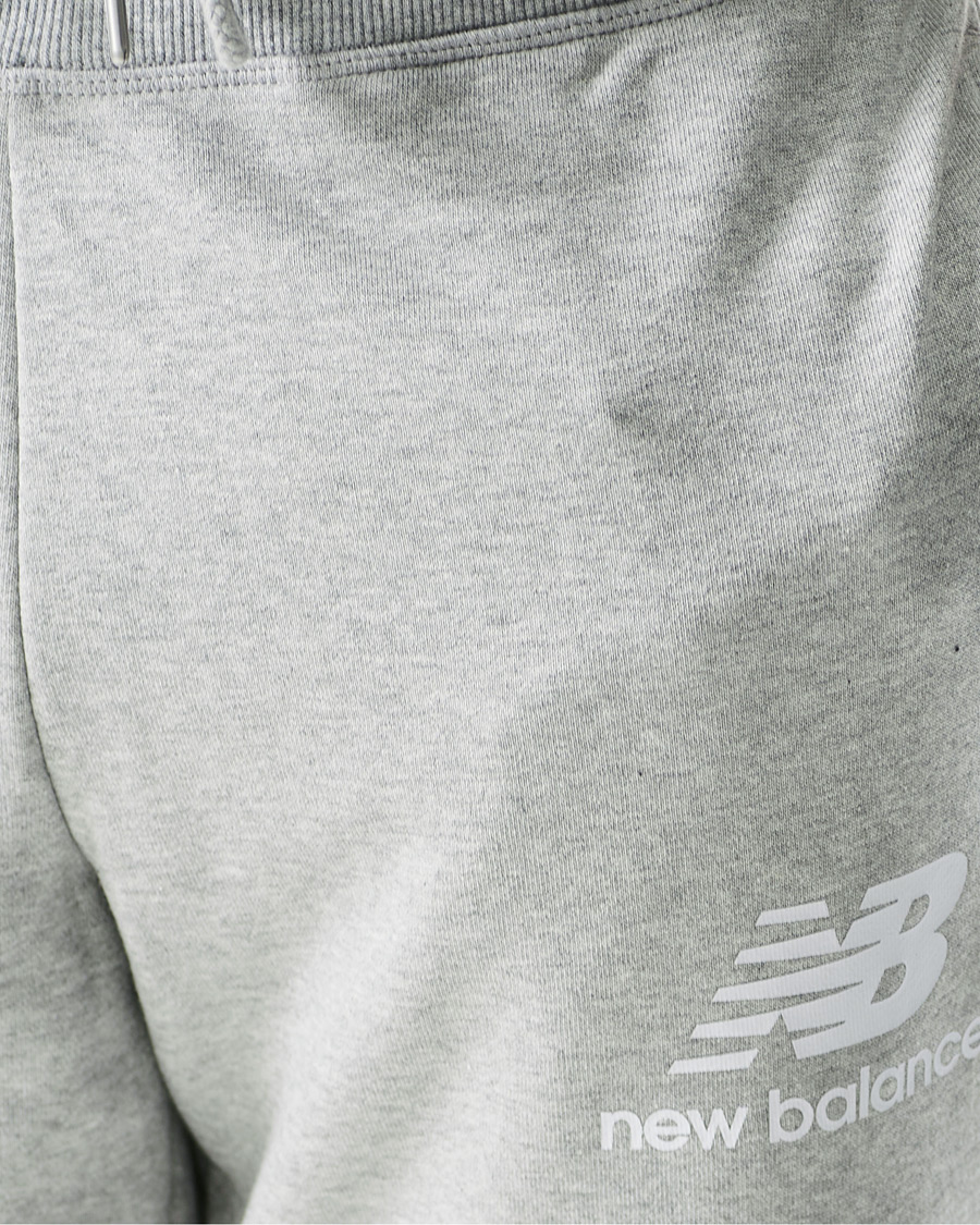 Herre | Bukser | New Balance | NB Essentials Stacked Logo Sweatpant Athletic Grey
