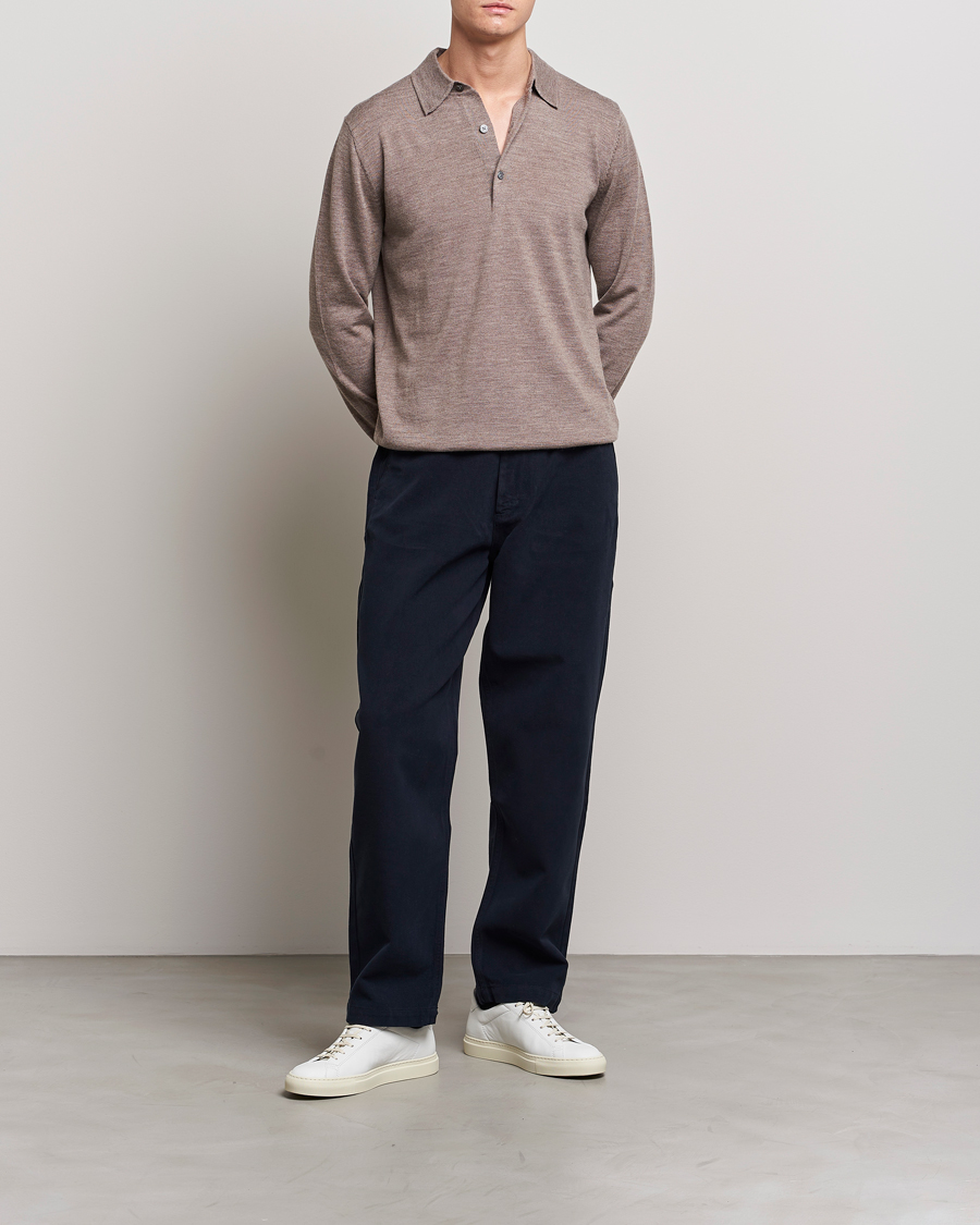 Herre | Gensere | A Day's March | Ambroz Merino Polo Taupe