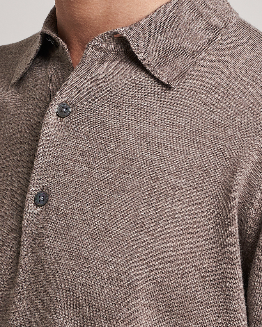 Herre | Gensere | A Day's March | Ambroz Merino Polo Taupe
