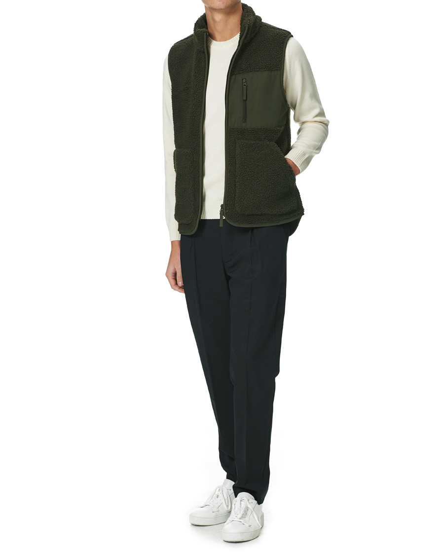 Herre | Gensere | A Day's March | Arvån Recycled Fleece Vest Olive