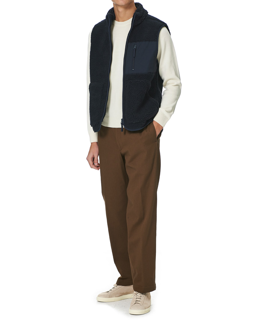 Herre | Gensere | A Day's March | Arvån Recycled Fleece Vest Navy