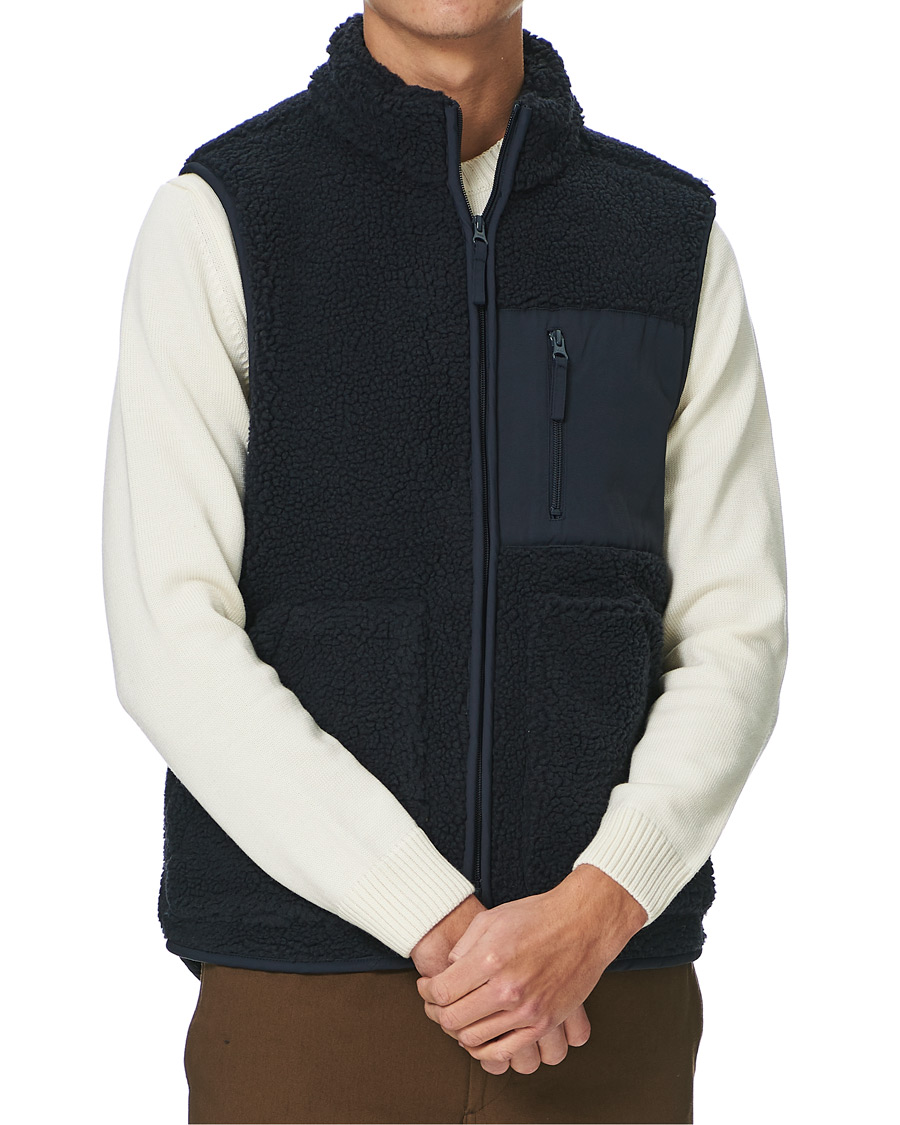 Herre | Gensere | A Day's March | Arvån Recycled Fleece Vest Navy