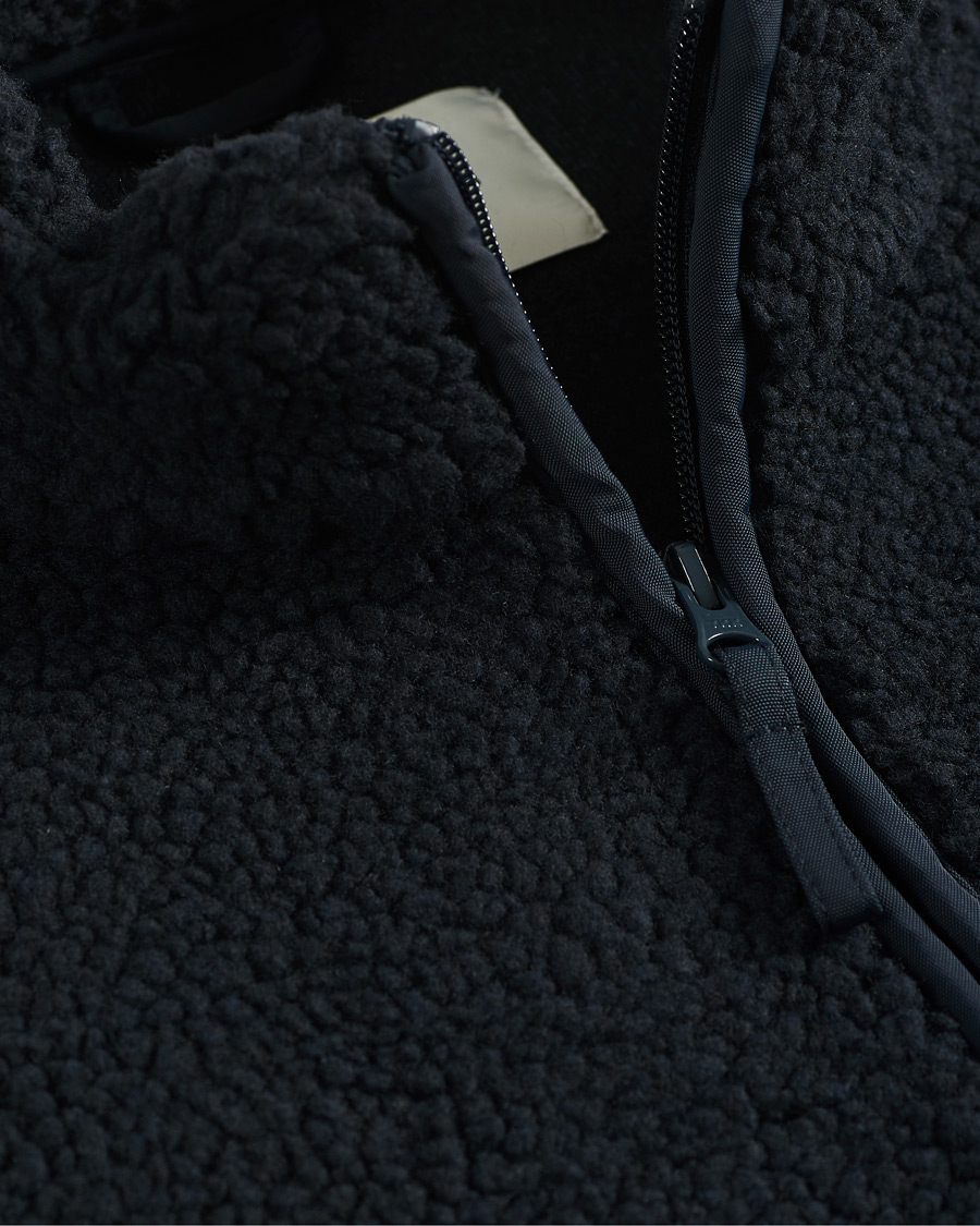 Herre | Gensere | A Day's March | Arvån Recycled Fleece Vest Navy