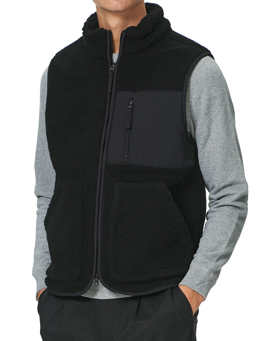 Herre | Gensere | A Day's March | Arvån Recycled Fleece Vest Black