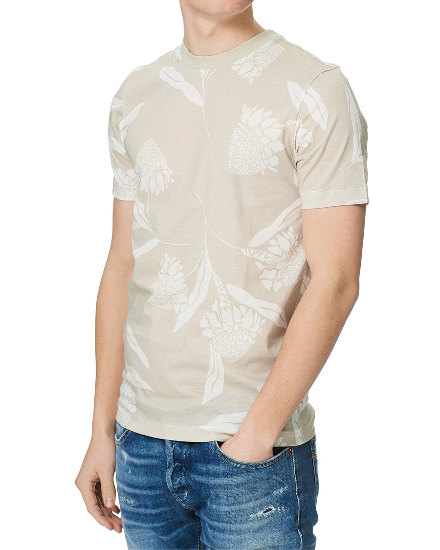 Herre | T-Shirts | BOSS BLACK | BOSS Tessler Printed Flower Tee Light Beige