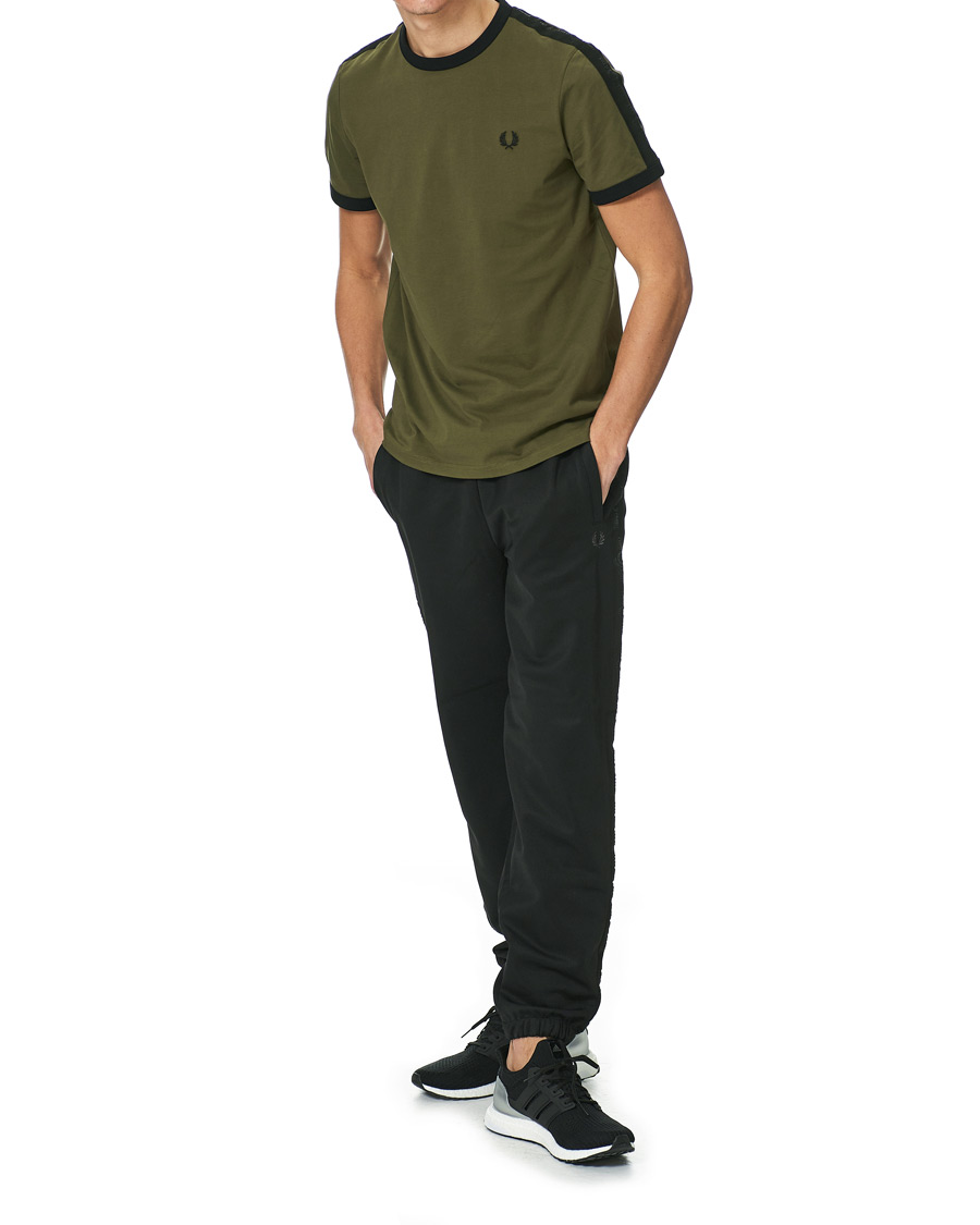 Herre | T-Shirts | Fred Perry | Tonal Tape Ringer T-shirt Military Green