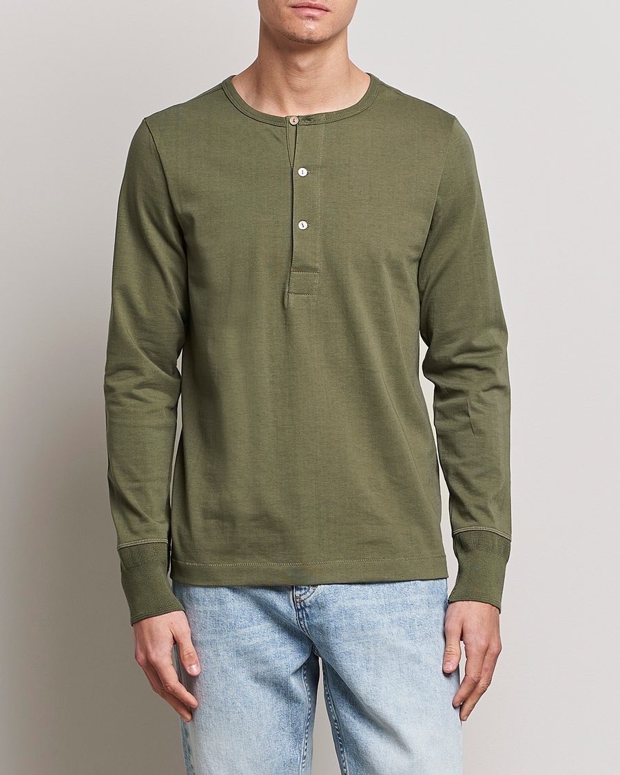 Herre | T-Shirts | Merz b. Schwanen | Classic Organic Cotton Henley Sweater Army