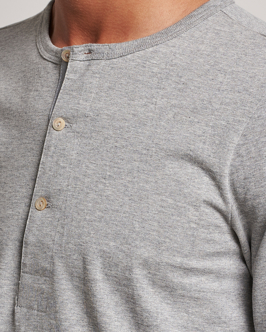Herre | T-Shirts | Merz b. Schwanen | Classic Organic Cotton Henley Sweater Grey Mel