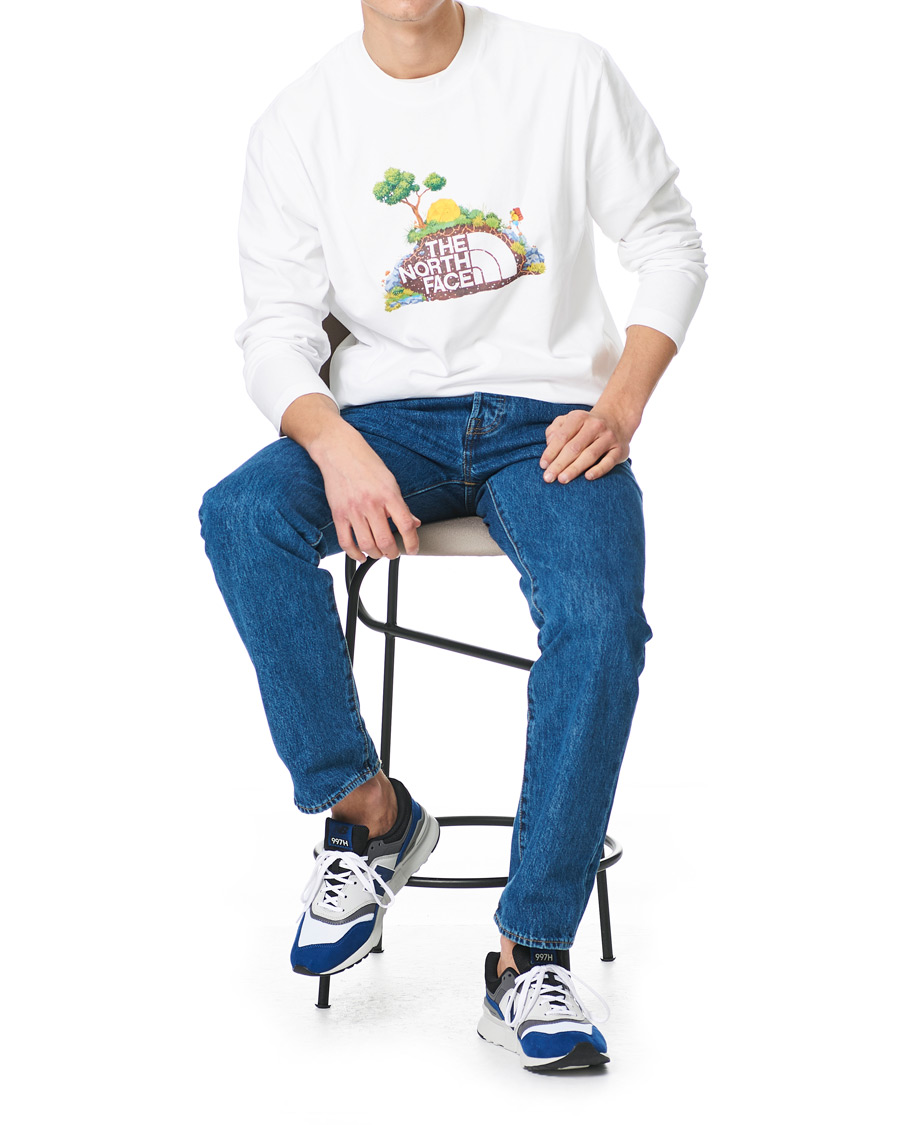 Herre | T-Shirts | The North Face | Heritage Printed Long Sleeve Tee White