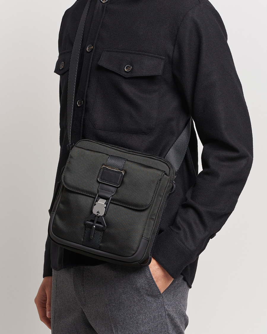 Herre | TUMI Alpha Bravo Junior Crossbody Black | TUMI | Alpha Bravo Junior Crossbody Black