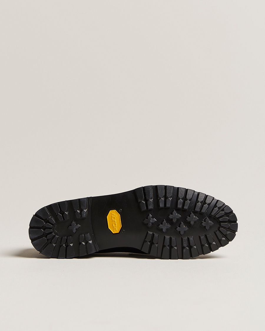 Herre | Crockett & Jones x Tärnsjö Garveri Boston Milled Grain Vibram Cleated Sole Black Calf | Crockett & Jones x Tärnsjö Garveri | Boston Milled Grain Vibram Cleated Sole Black Calf