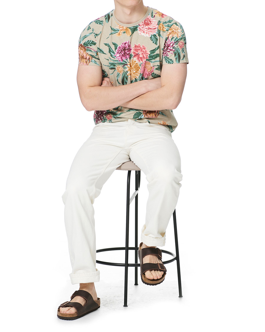 Herre | T-Shirts | GANT | Dalia Printed Flower Tee Plaza Taupe