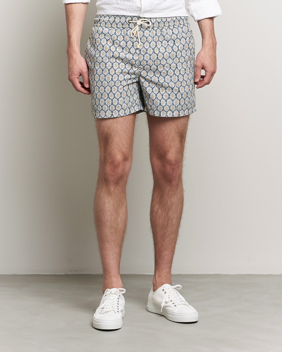 Herre | Badeshorts med snøring | Ripa Ripa | Leaf Printed Swimshorts Light Green