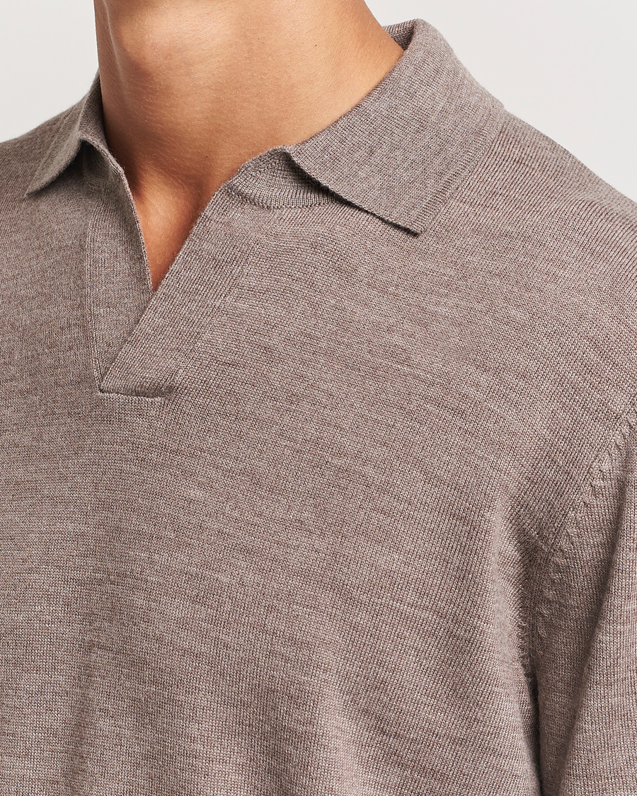 Herre | Gensere | A Day's March | Manol Open Collar Merino Polo Taupe Melange