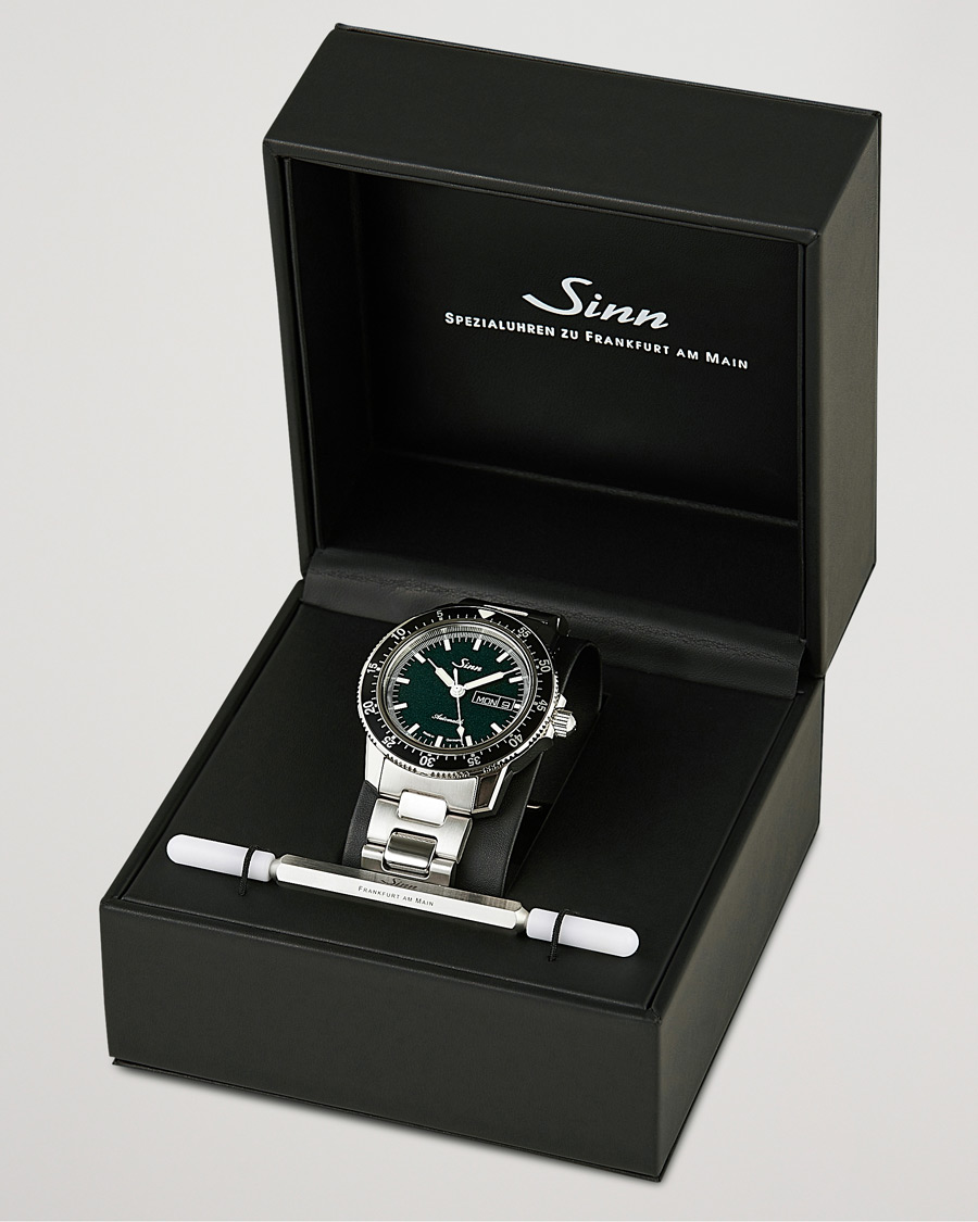 Herre | Fine watches | Sinn | 104 I MG Pilot Watch 41mm Steel Link Metallic Green