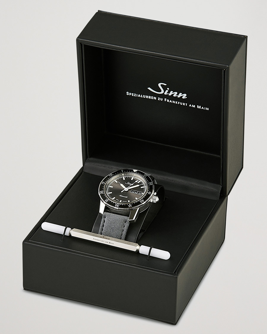 Herre | Sinn 104 I A Pilot Watch 41mm Alcantara Strap Grey | Sinn | 104 I A Pilot Watch 41mm Alcantara Strap Grey