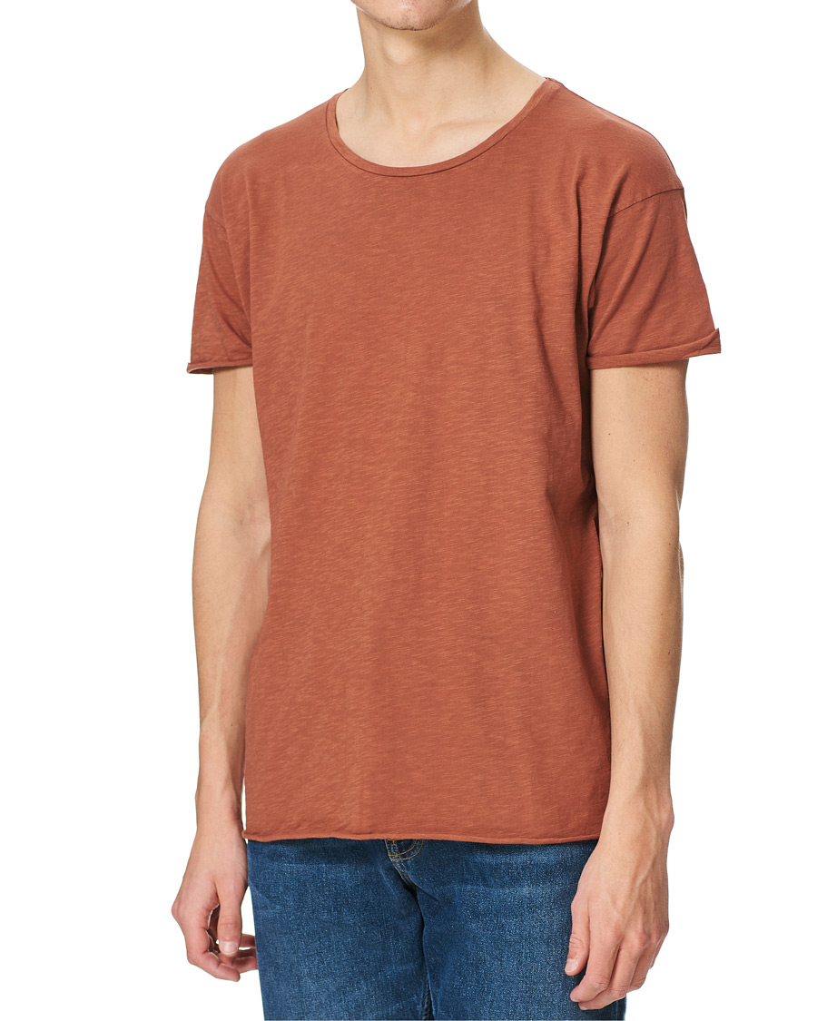 Herre | T-Shirts | Nudie Jeans | Roger Slub Crew Neck Tee Terra Red