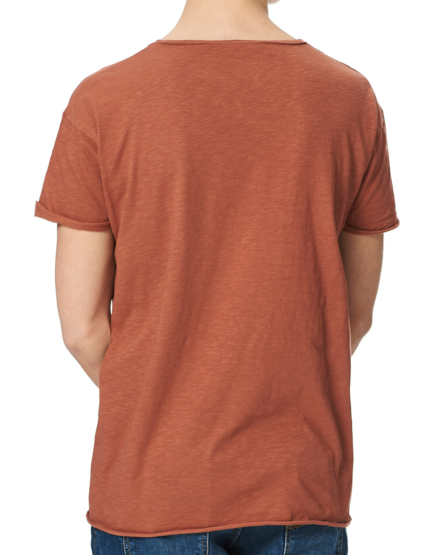 Herre | T-Shirts | Nudie Jeans | Roger Slub Crew Neck Tee Terra Red