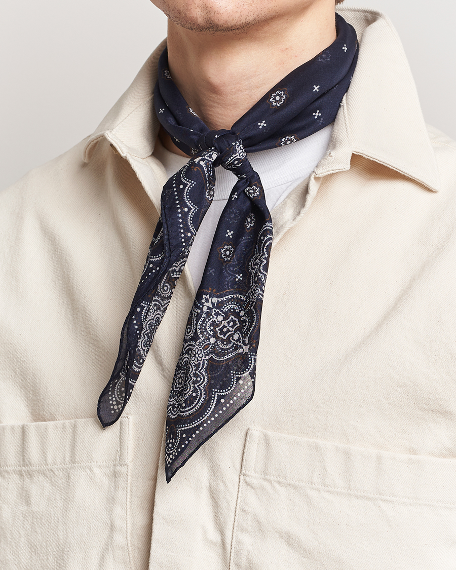 Herre | Business & Beyond | Amanda Christensen | Cotton Voilé Printed Medallion Bandana Navy