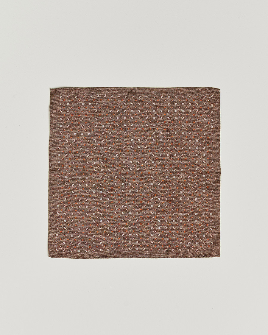 Herre | Amanda Christensen Silk Oxford Printed Flower Pocket Square Brown | Amanda Christensen | Silk Oxford Printed Flower Pocket Square Brown