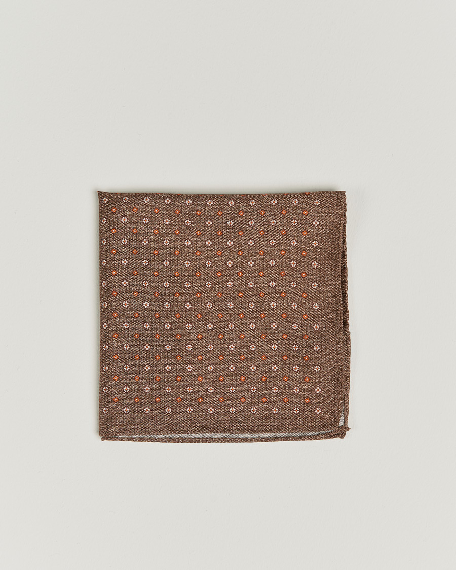 Herre | Amanda Christensen Silk Oxford Printed Flower Pocket Square Brown | Amanda Christensen | Silk Oxford Printed Flower Pocket Square Brown