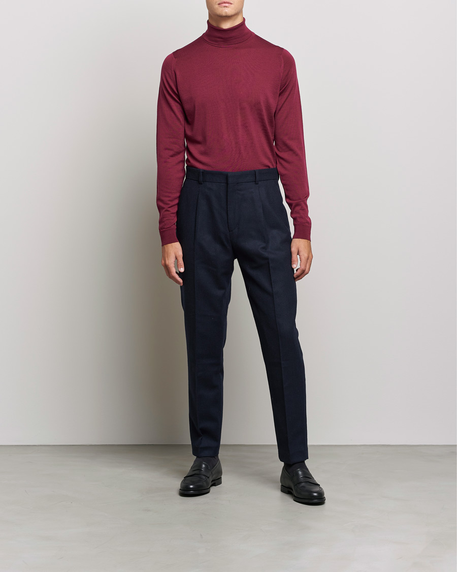 Herre | Gensere | John Smedley | Cherwell Extra Fine Merino Rollneck Bordeaux