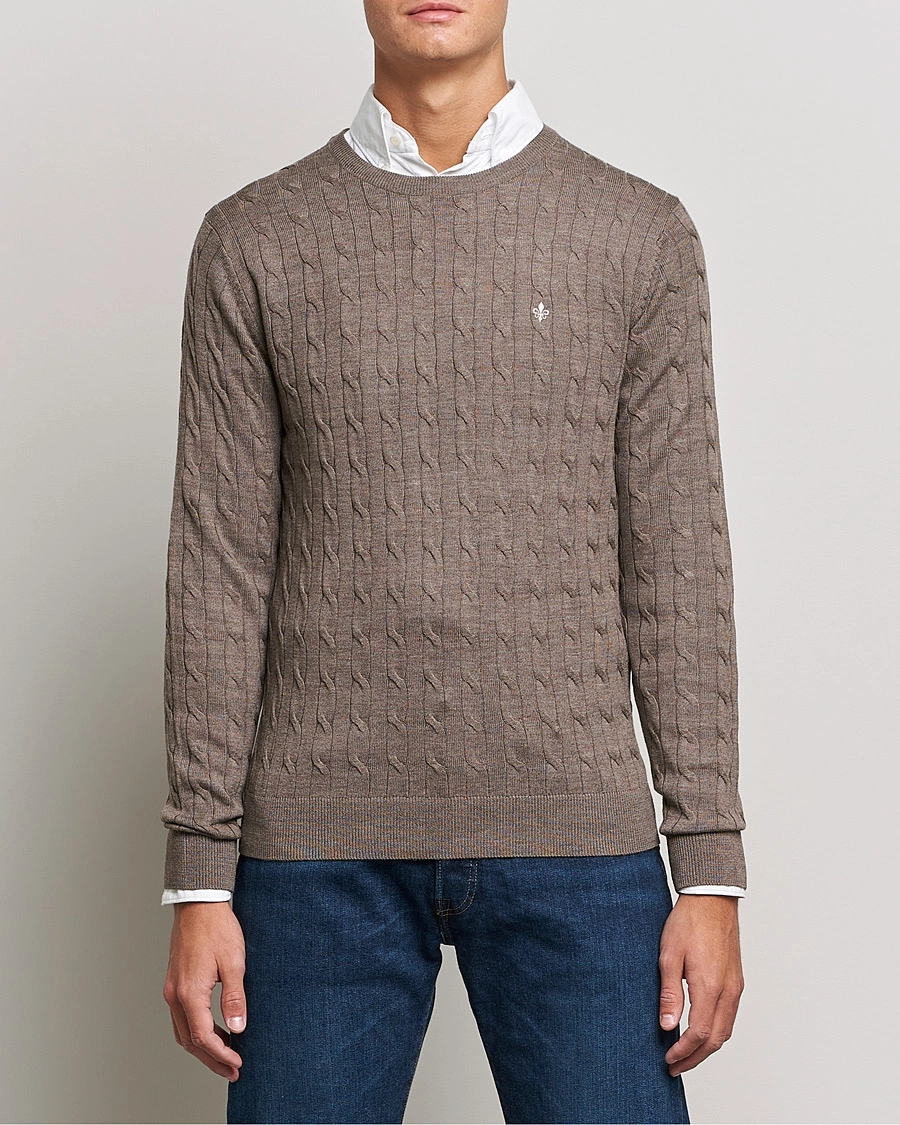 Herre | Pullovers rund hals | Morris | Merino Cable Crew Neck Light Brown