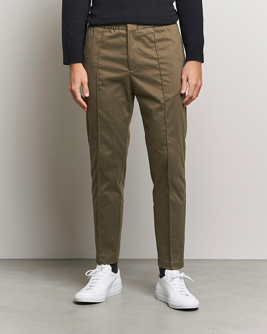 Herre | Bukser | Tiger of Sweden | Sosa Brushed Satin Trouser Olive Extreme