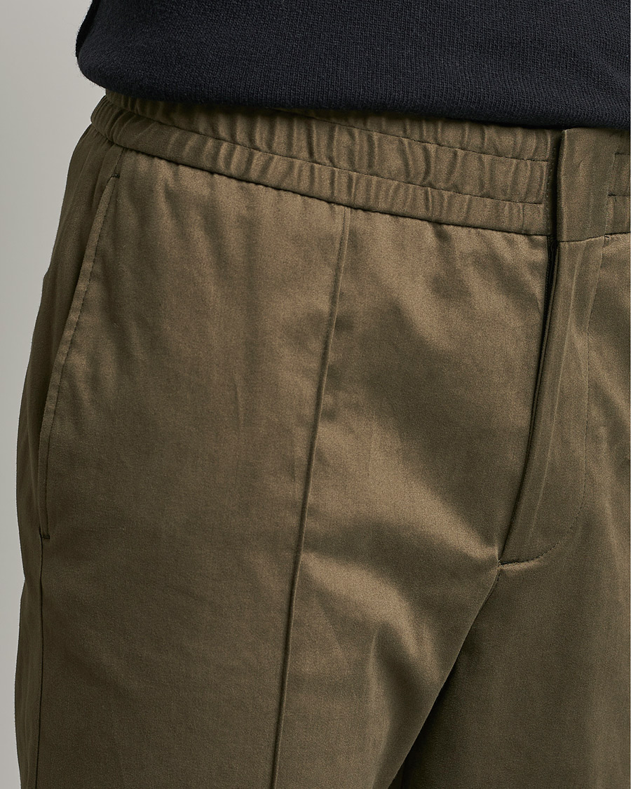 Herre | Bukser | Tiger of Sweden | Sosa Brushed Satin Trouser Olive Extreme