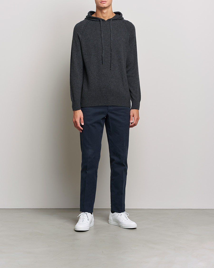 Herre | Gensere | Johnstons of Elgin | Seamless Cashmere Hoodie Carbon