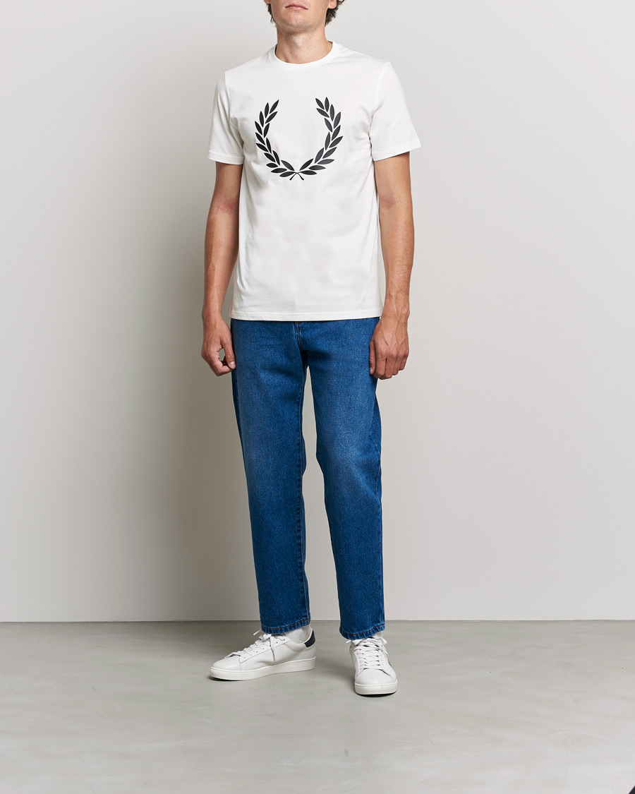 Herre | T-Shirts | Fred Perry | Laurel Wreath T-Shirt Snow White