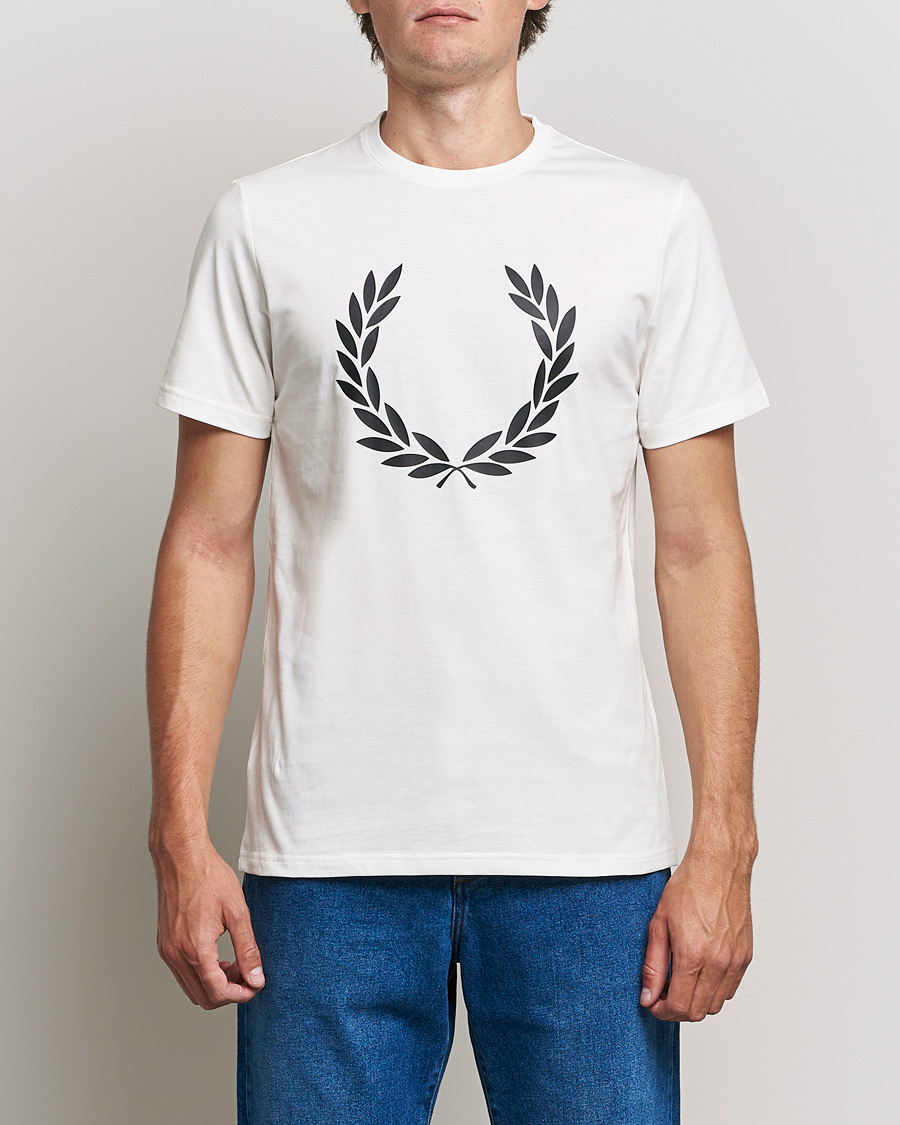 Herre | T-Shirts | Fred Perry | Laurel Wreath T-Shirt Snow White