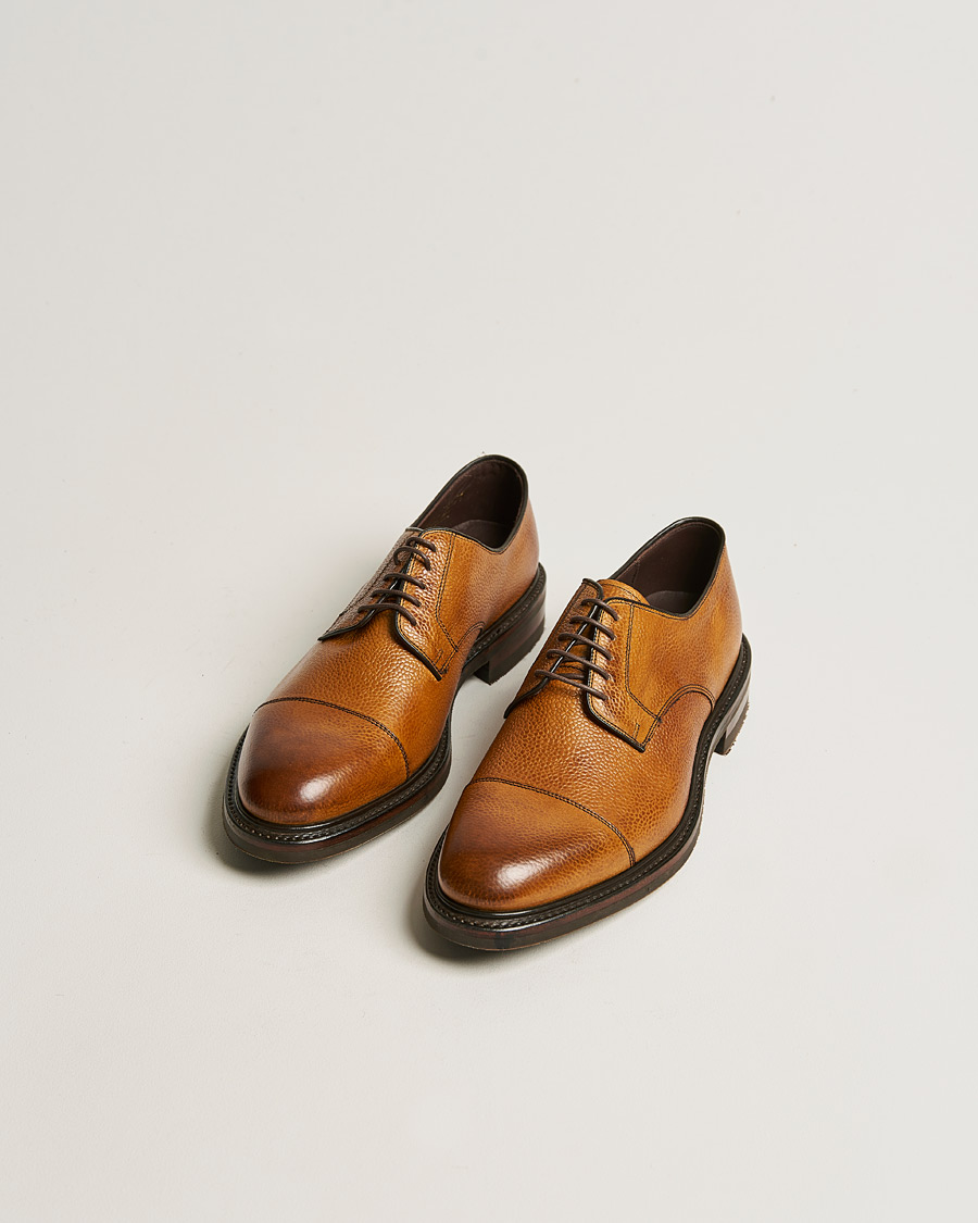 Herre | Loake 1880 Ampleforth Burnished Grain Toe-Cap Derby Chestnut | Loake 1880 | Ampleforth Burnished Grain Toe-Cap Derby Chestnut