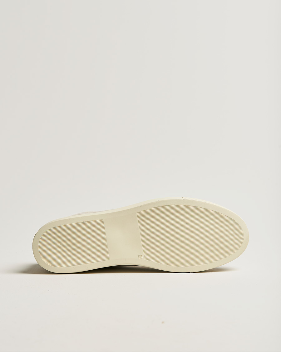 Herre | Common Projects Retro Low Suede Sneaker Off White/Red | Common Projects | Retro Low Suede Sneaker Off White/Red