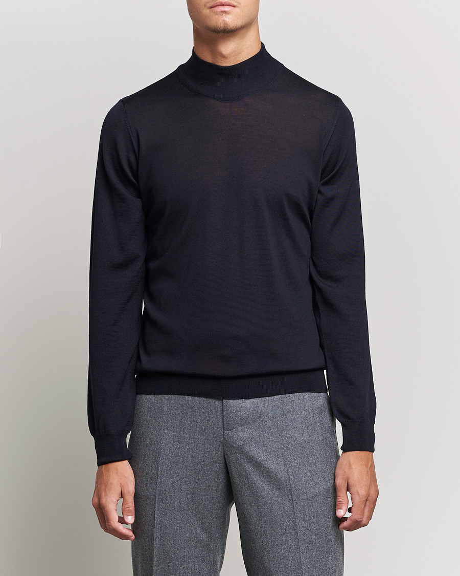 Herre | Gensere | Oscar Jacobson | Hilton Extrafine Merino Mock Neck Navy