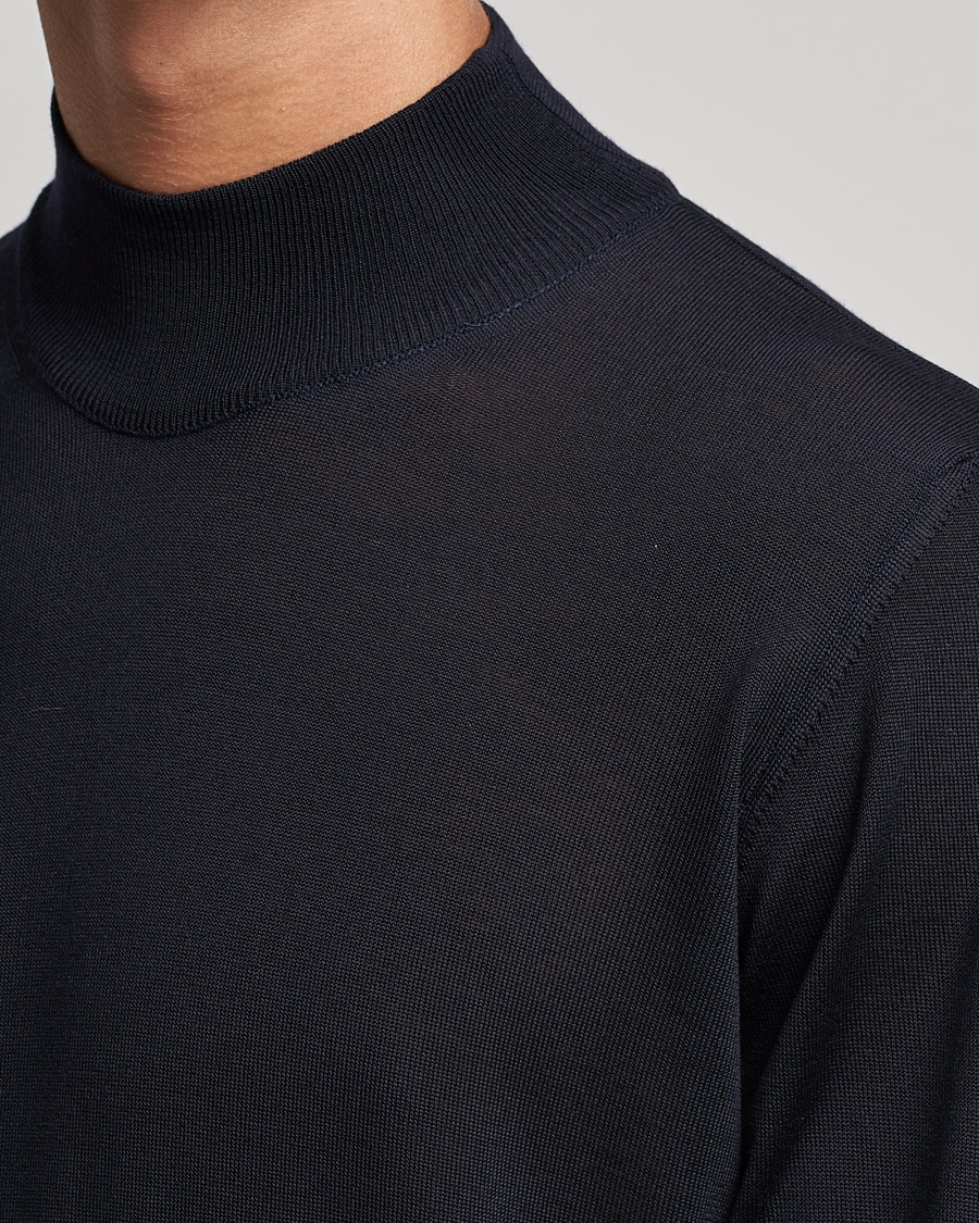 Herre | Gensere | Oscar Jacobson | Hilton Extrafine Merino Mock Neck Navy