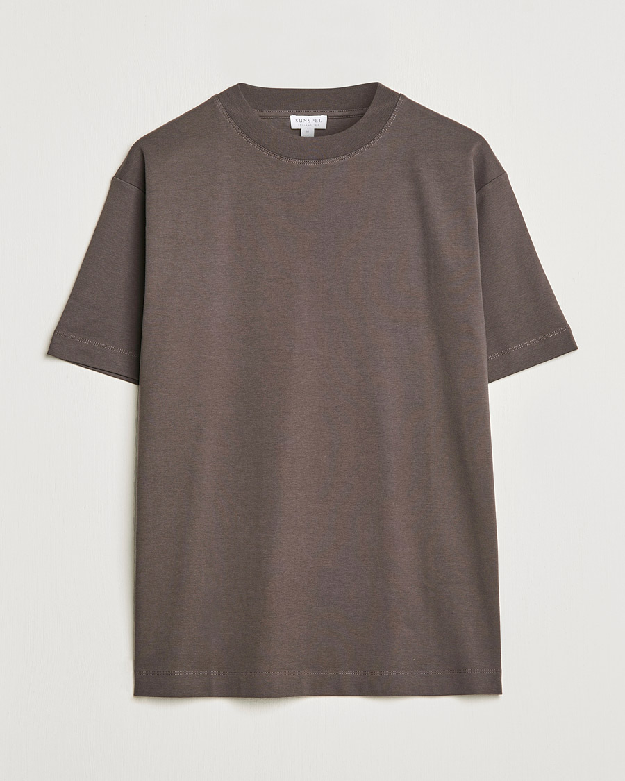 Herre | T-Shirts | Sunspel | Brushed Cotton Mock Neck Tee Dark Walnut