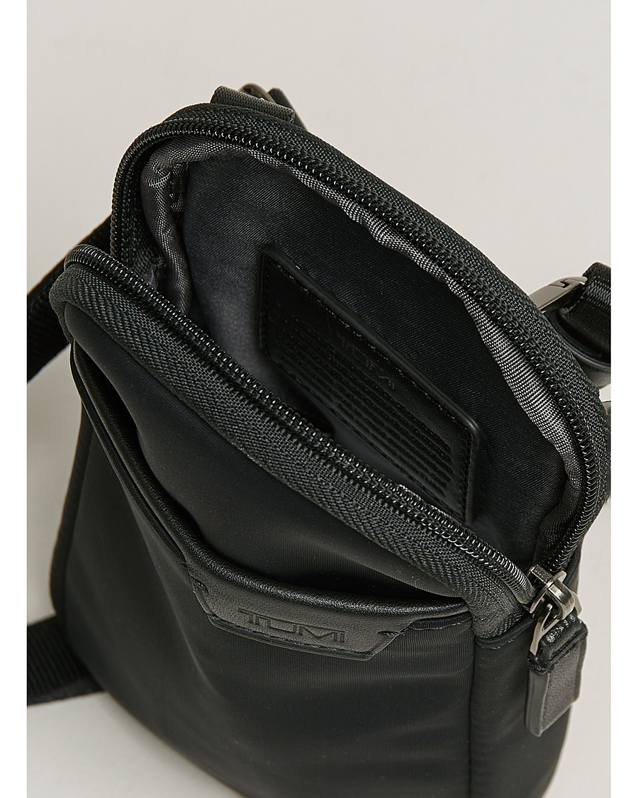 Herre | TUMI Harrison Beech Small Crossbody Pouch Black | TUMI | Harrison Beech Small Crossbody Pouch Black