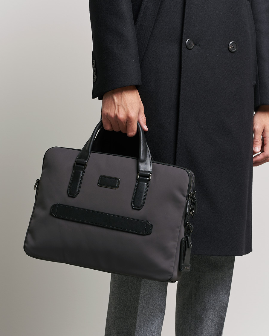 Herre | TUMI Harrison Sycamore Slim Brief Black/Iron | TUMI | Harrison Sycamore Slim Brief Black/Iron