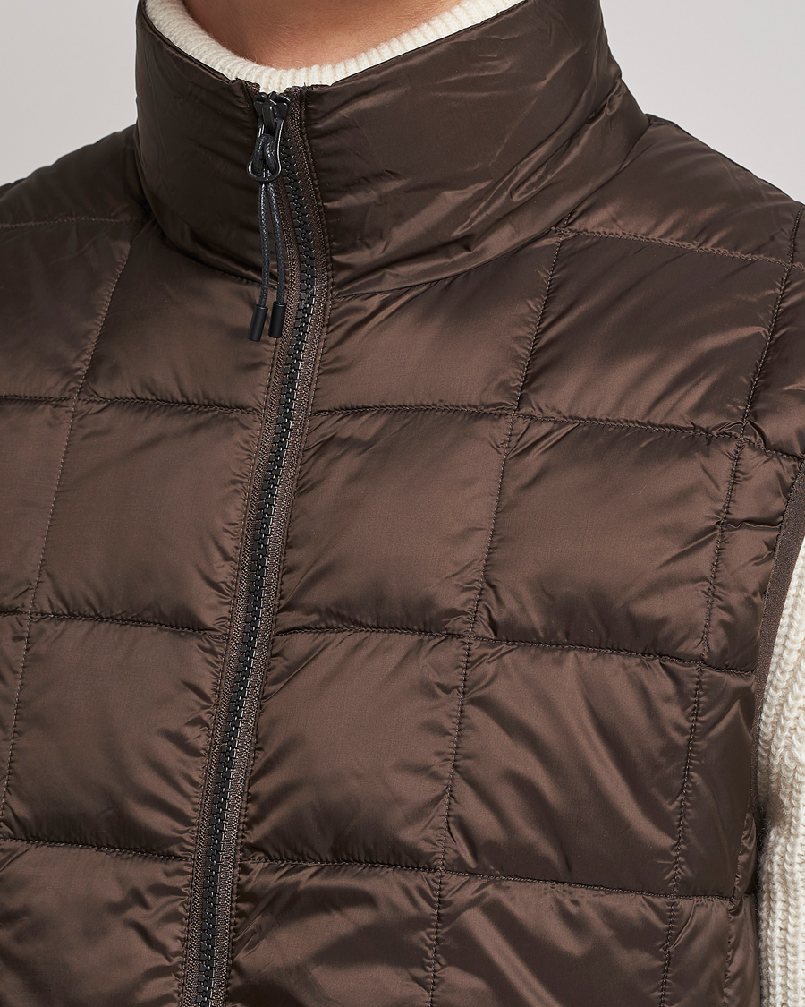 Herre | Jakker | TAION | High Neck Full Zip Lightweight Down Vest Dark Choco