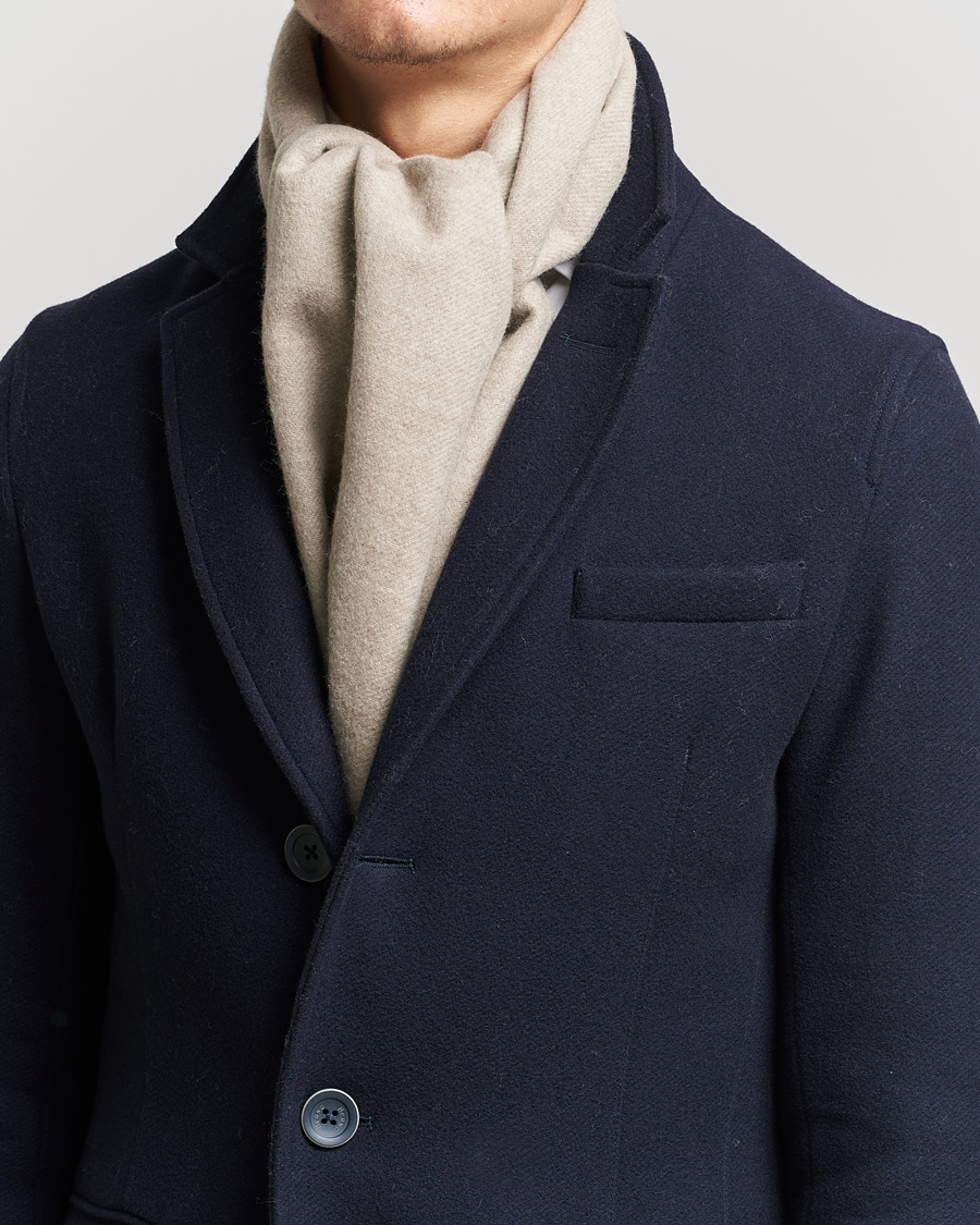 Herre | Begg & Co Vier Lambswool/Cashmere Solid Scarf Mushroom | Begg & Co | Vier Lambswool/Cashmere Solid Scarf Mushroom
