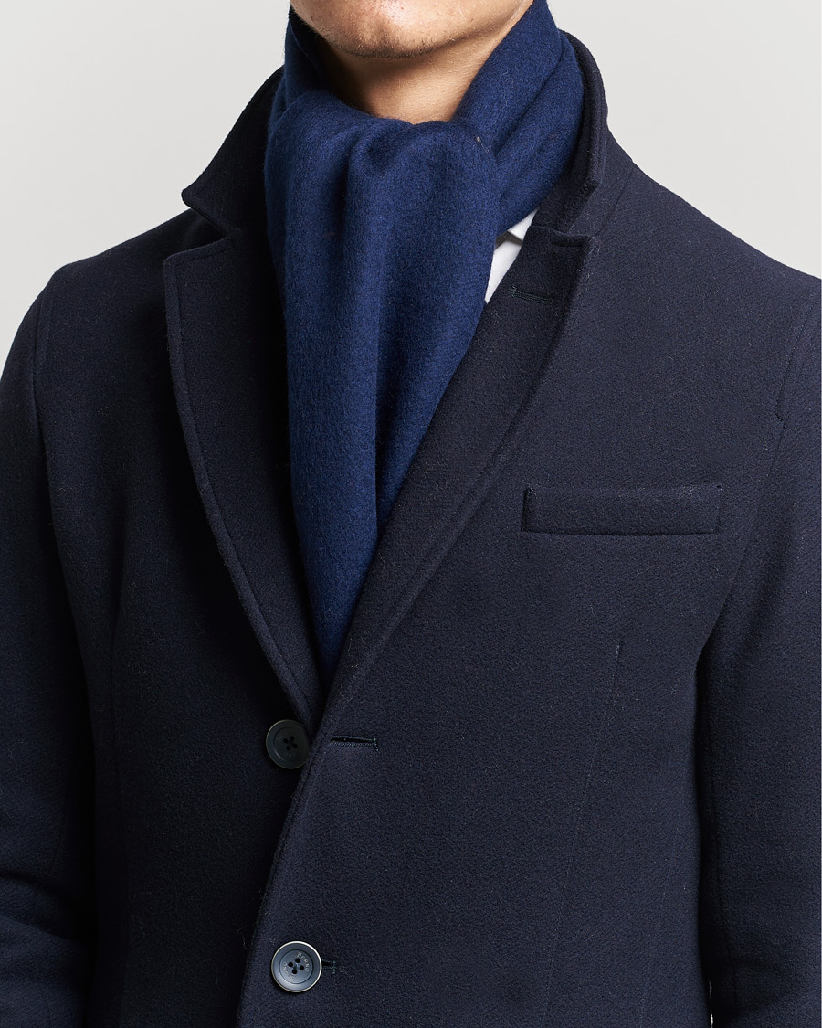Herre | Skjerf | Begg & Co | Vier Lambswool/Cashmere Solid Scarf Navy