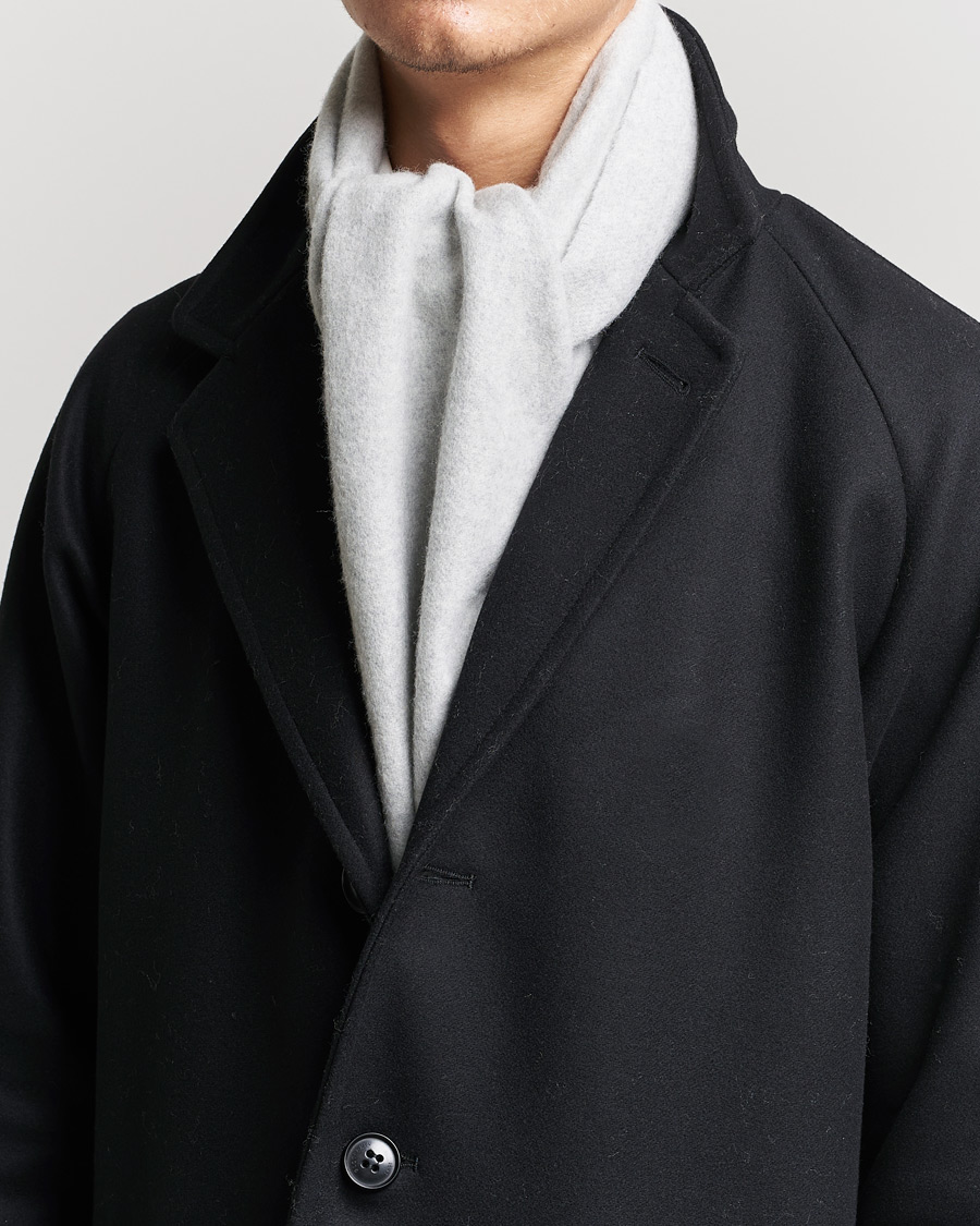 Herre | Skjerf | Begg & Co | Vier Lambswool/Cashmere Solid Scarf Silver