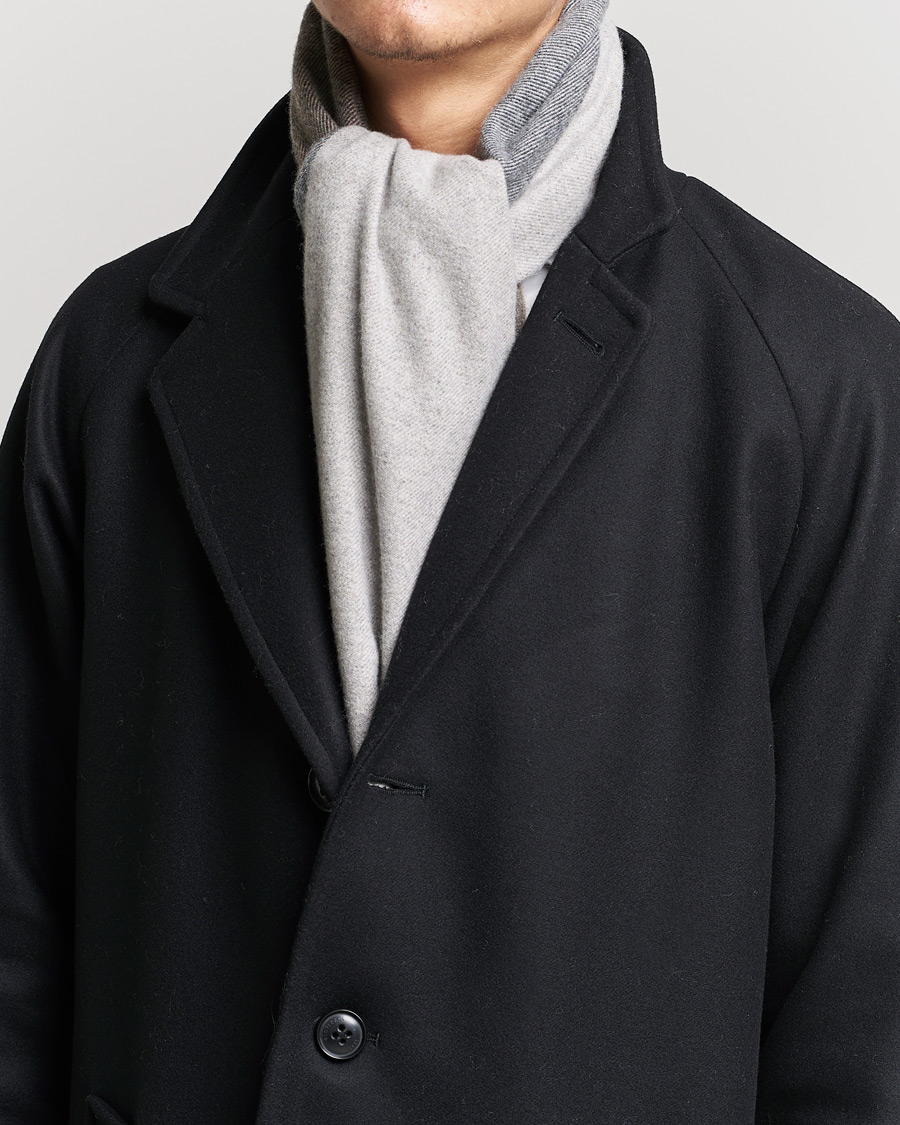 Herre | | Begg & Co | Brook Recycled Cashmere/Merino Scarf Natural