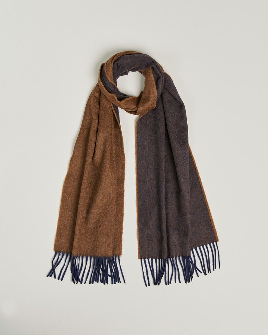 Herre | Begg & Co Arran Reversible Cashmere Scarf Navy/Vicuna | Begg & Co | Arran Reversible Cashmere Scarf Navy/Vicuna